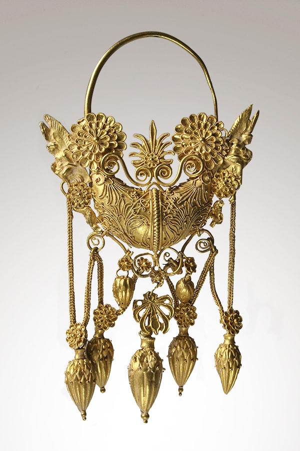Boat-shaped gold earring