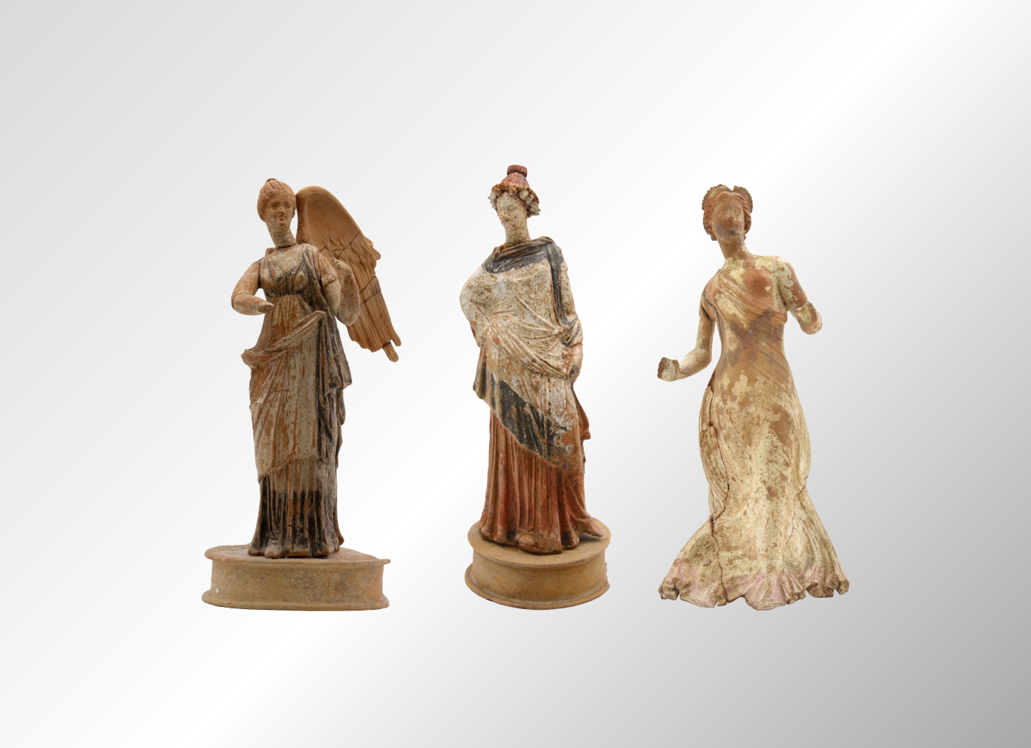 Panneggi variopinti: l’abbigliamento femminile nella coroplastica tarantina